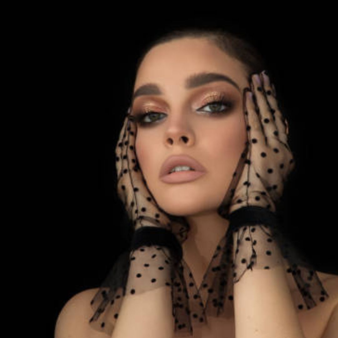 Vanessa – Faux cils naturels et légers pour un regard discret et raffiné